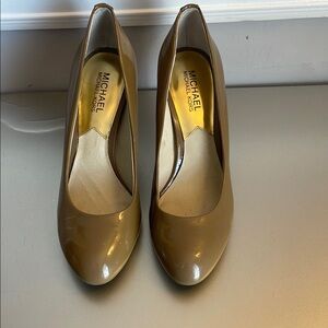 Michael Kors Women's Tan Pumps